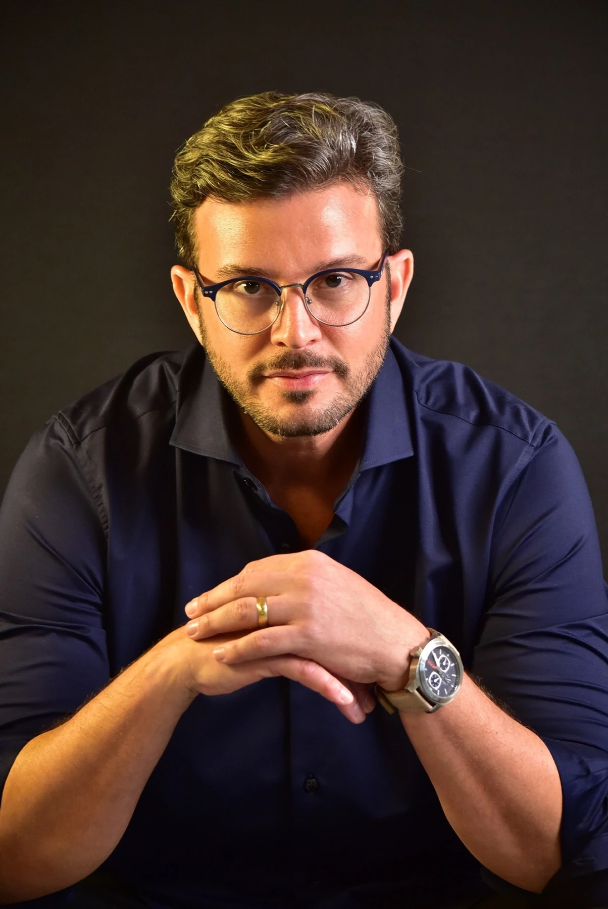Marco Becker em atendimento de visagismo