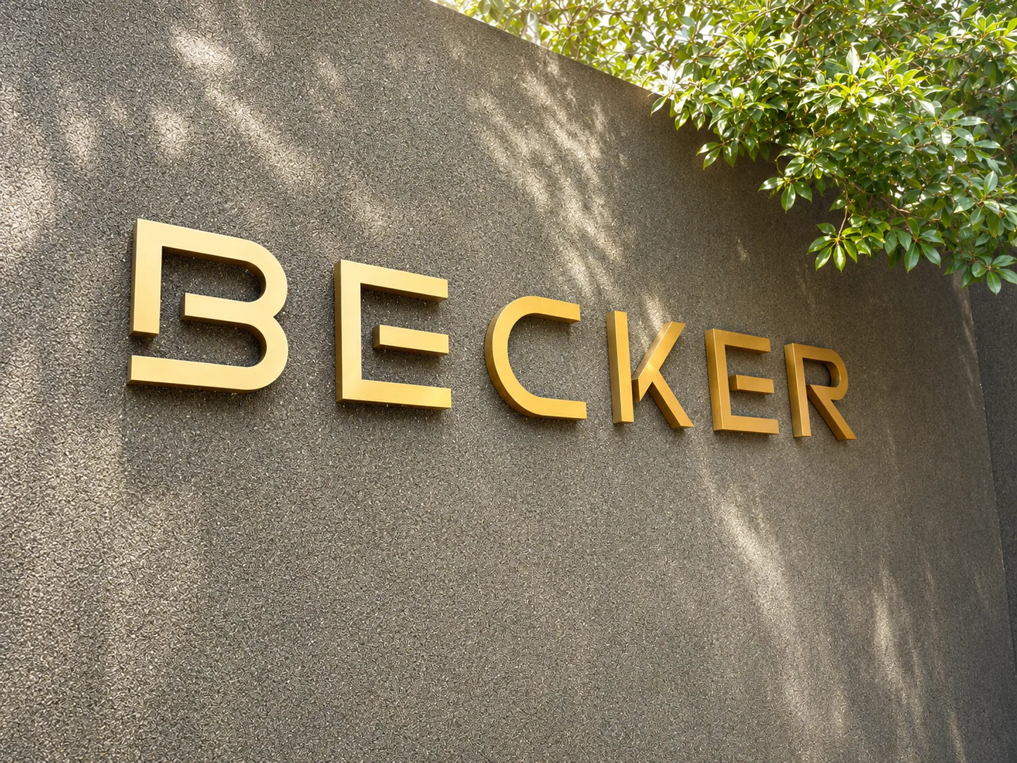 Identidade Becker na parede externa